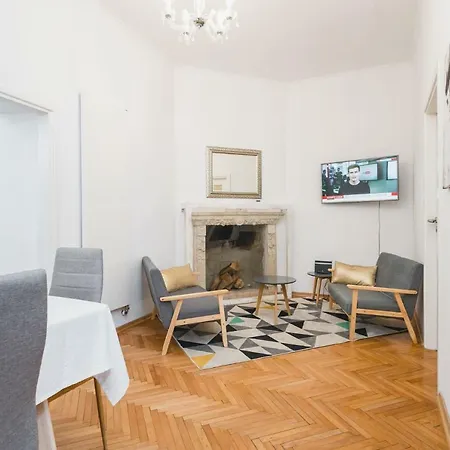 Fabulous In The City Center Old Town Apartament *